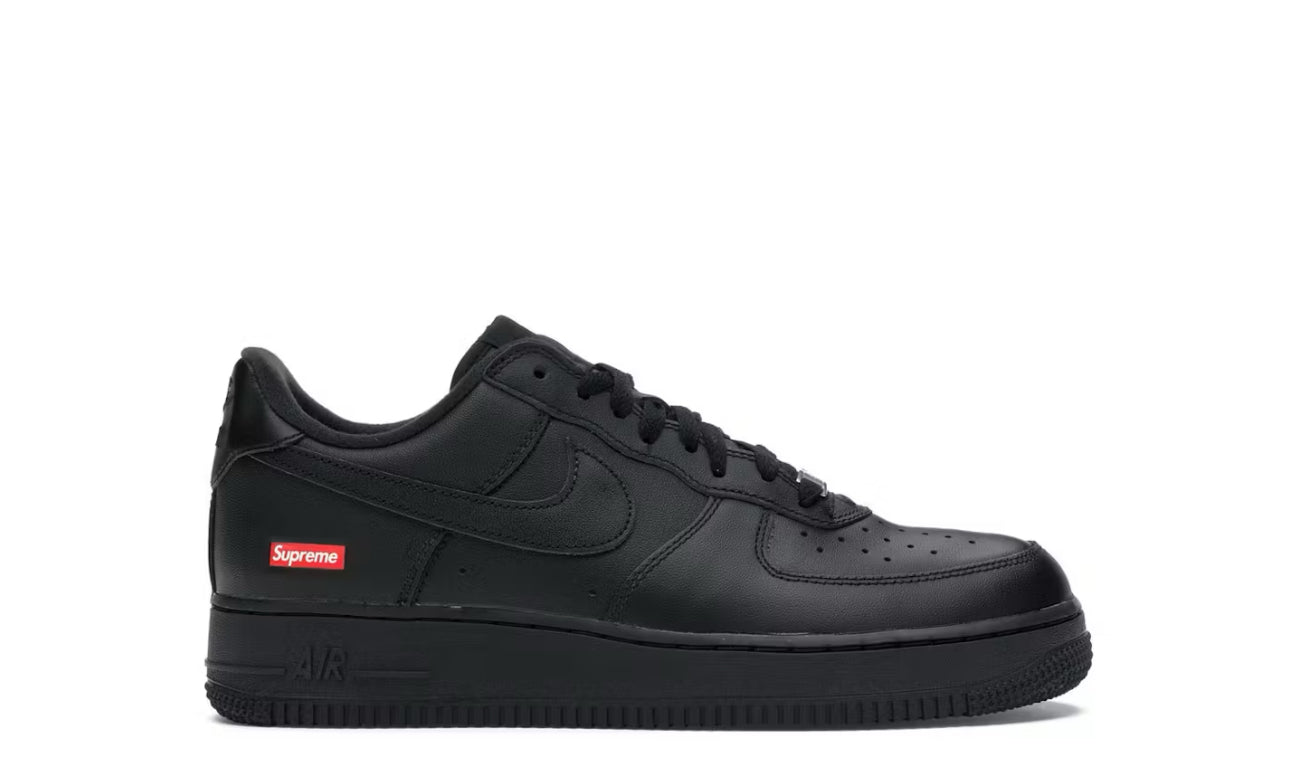 Nike Air Force 1 Low Supreme en negro